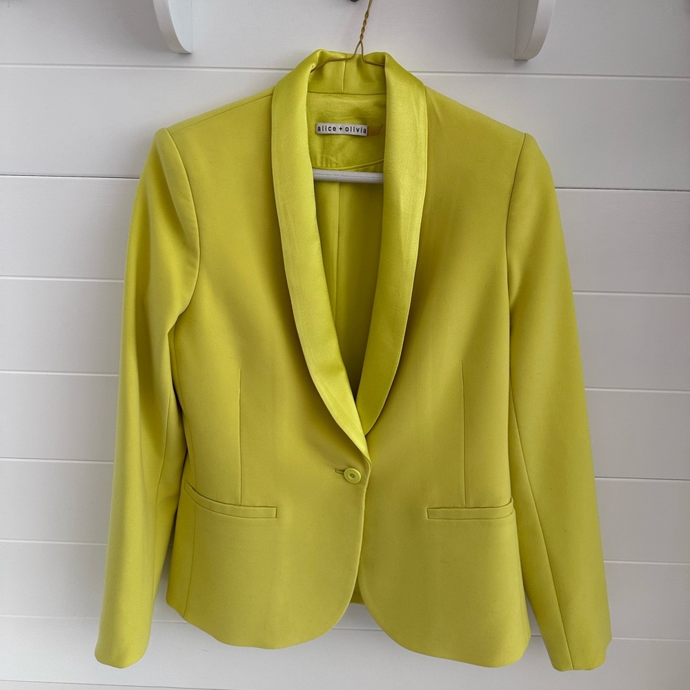 Alice & Olivia Pepper Shawl Collar Fitted Blazer